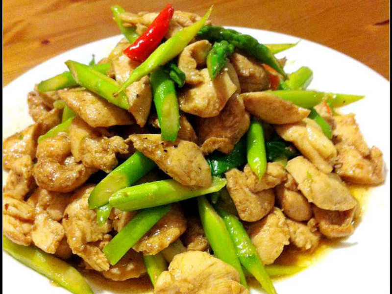 沙茶风味鸡柳炒芦笋的做法