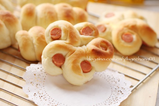 香肠卷卷包的做法
