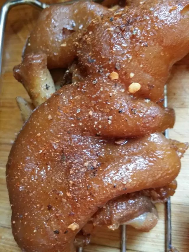 麻辣玫瑰烤猪手的做法