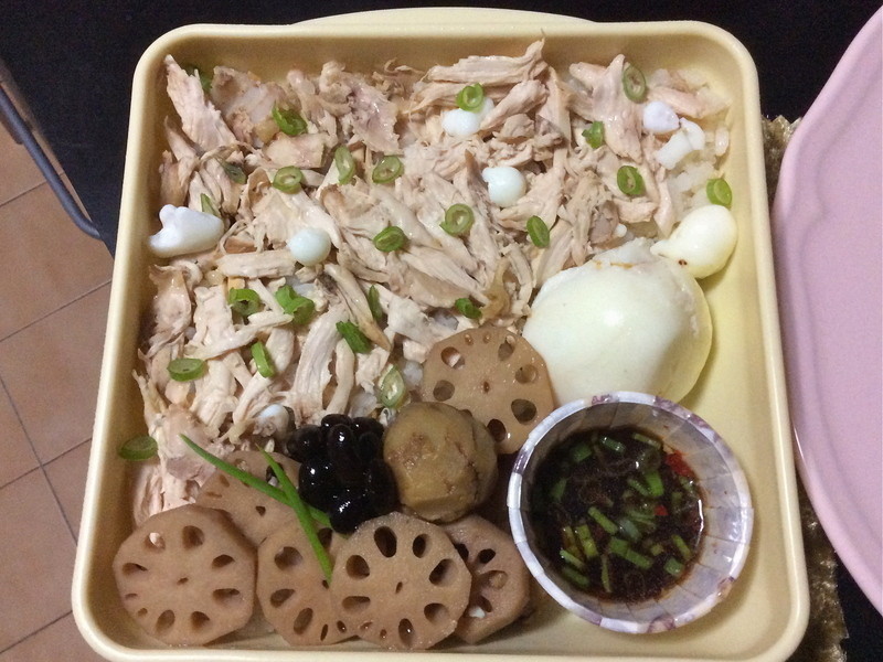 手撕鸡肉饭与甘露煮莲藕的做法