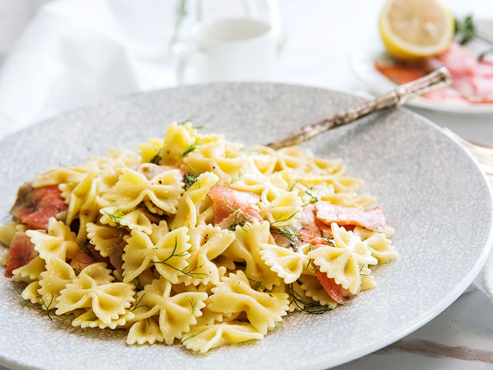 柠香烟熏三文鱼意粉沙拉的做法