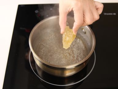 ��ɫ���������