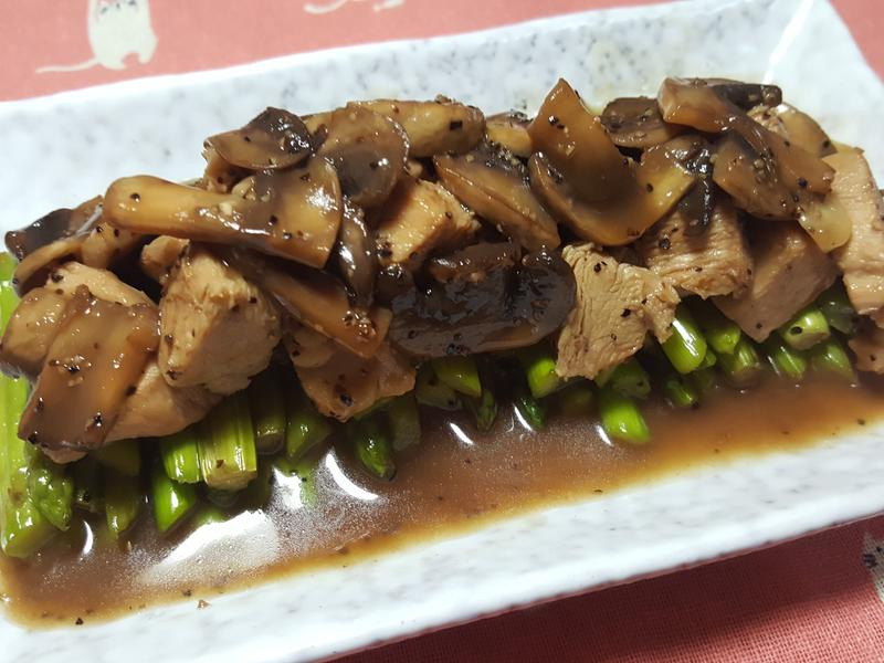 芦笋炒鸡丁的做法