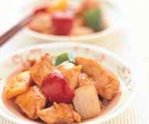 三椒炒鸡丁的做法