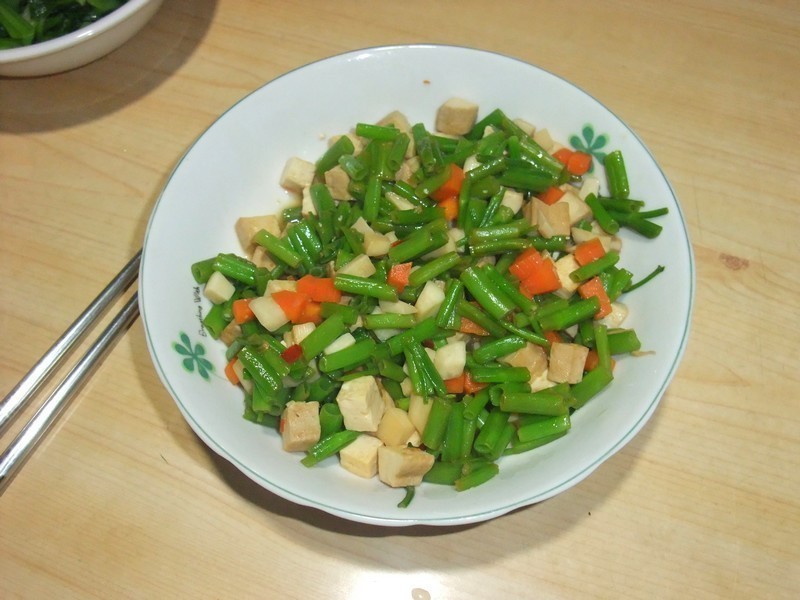 空心菜梗炒豆瓣彩丁的做法