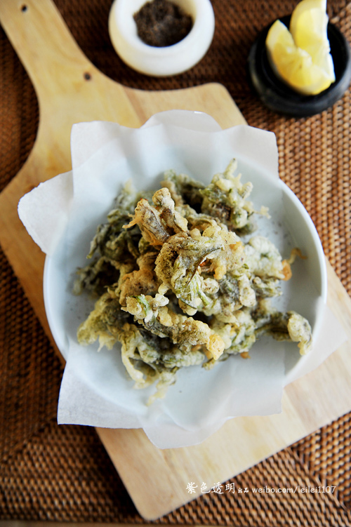 老北京家常时令金贵菜——炸香椿鱼儿的做法