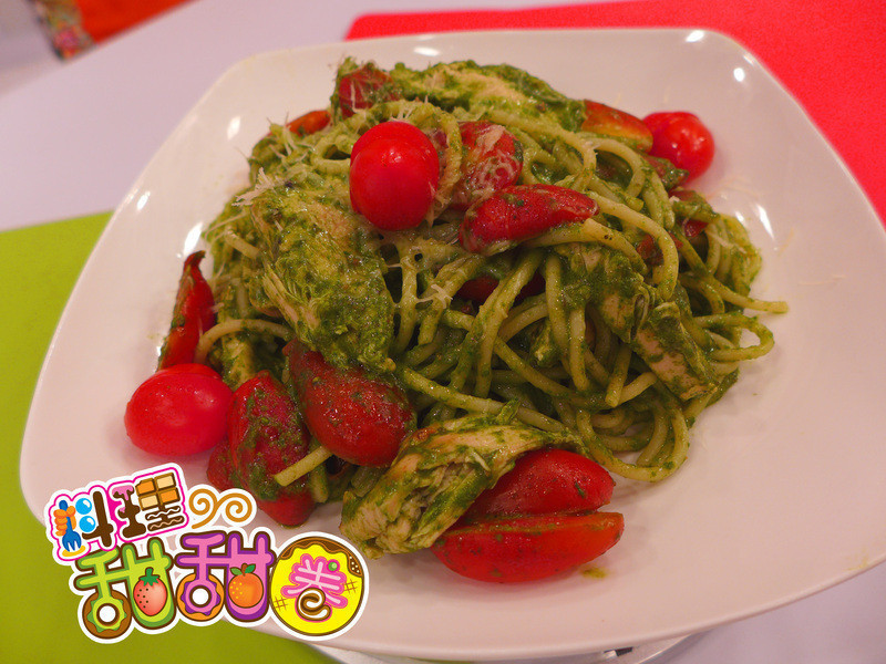 料理甜甜圈【今日晚餐】青酱鸡肉义大利面的做法