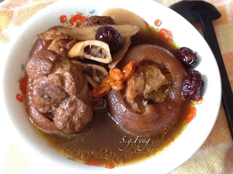 药膳炖猪脚汤的做法