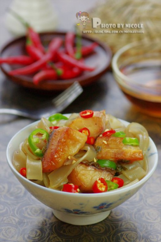 腊鱼炖粉条的做法