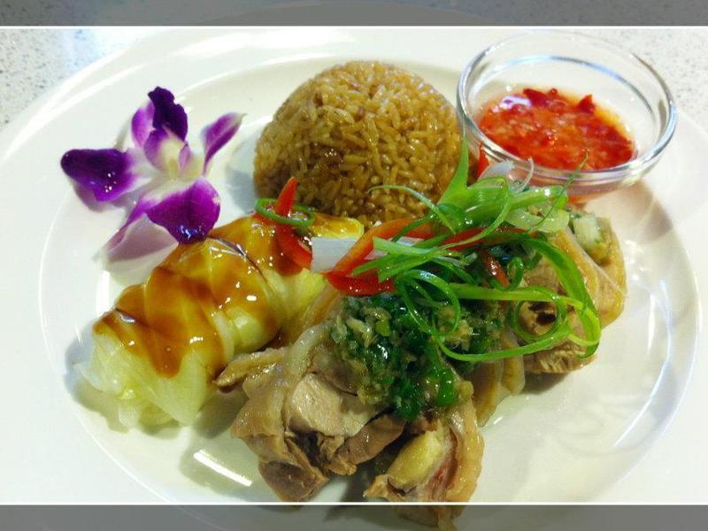 海南鸡、饭与酱汁的做法