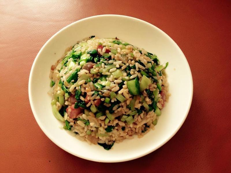 菜炒香肠糙米饭的做法