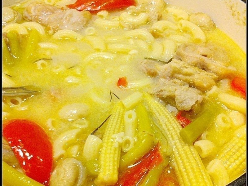 【爱上铸铁锅】香草奶汁炖鸡佐通心面的做法