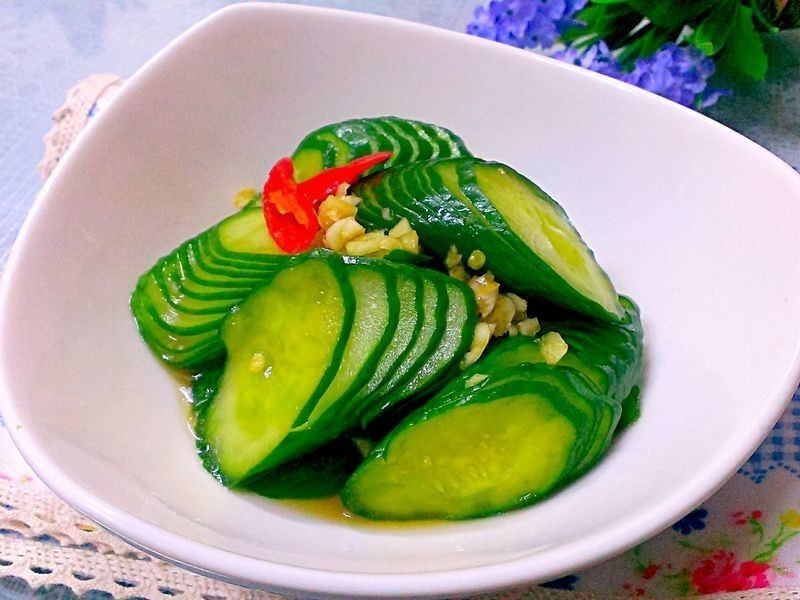 十分钟快速上桌口感丰富超有层次的醃小黄瓜的做法