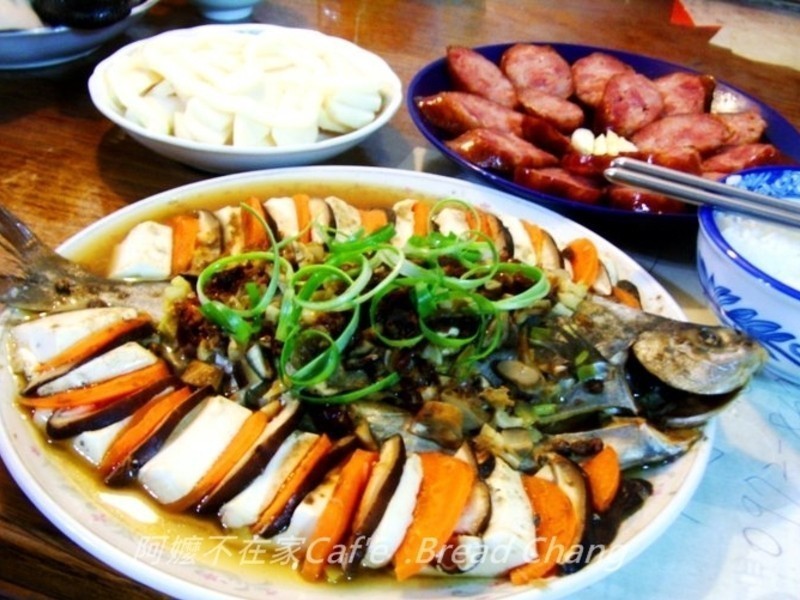 花招豆腐蒸鲳鱼的做法