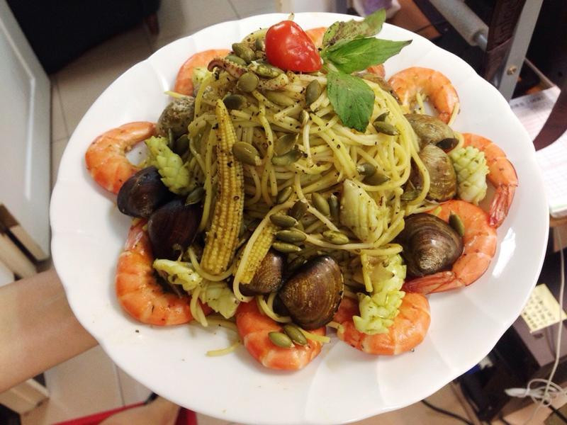 青酱南瓜子海鲜意面的做法