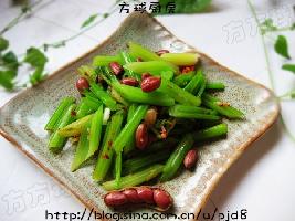芹菜拌花生的做法