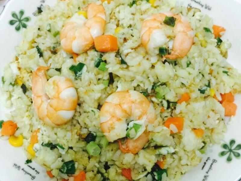 ??黄金三色虾仁蛋炒饭??的做法