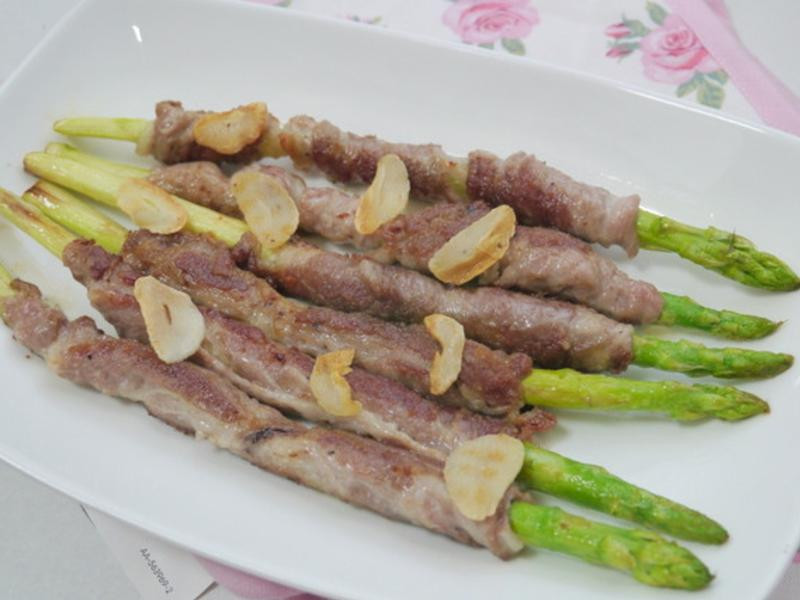 蒜香芦笋猪肉卷的做法