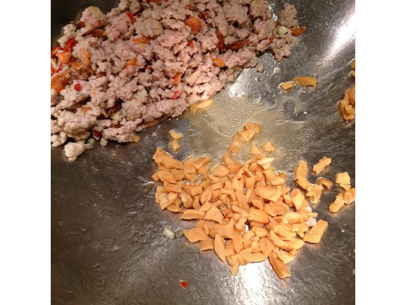 ��ĩ���˸�ë���ʵ�����