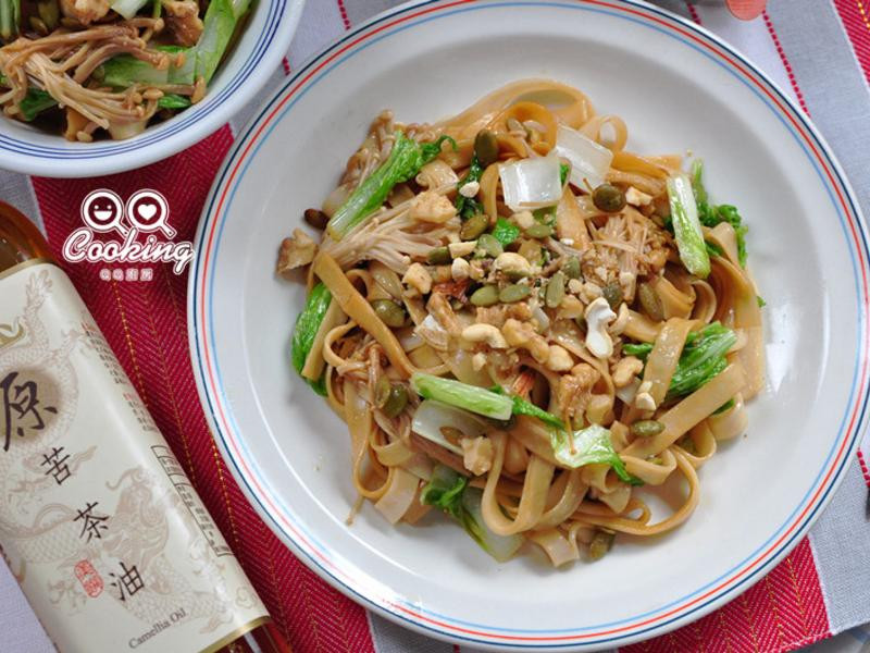 苦茶油坚果干拌面的做法