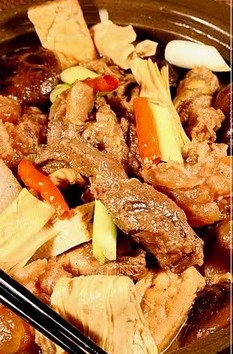 五香牛腩煲的做法