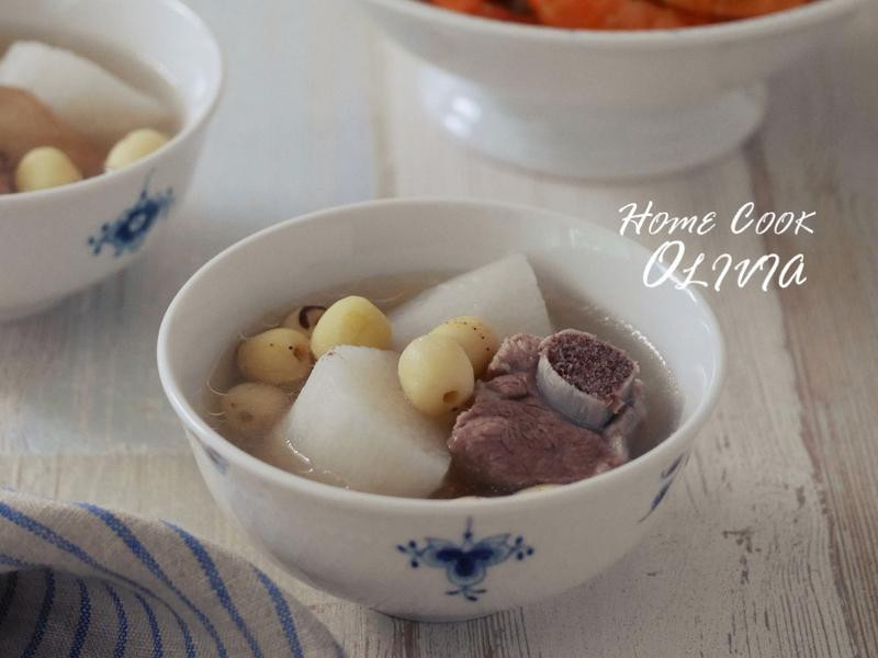 山药莲子排骨汤的做法