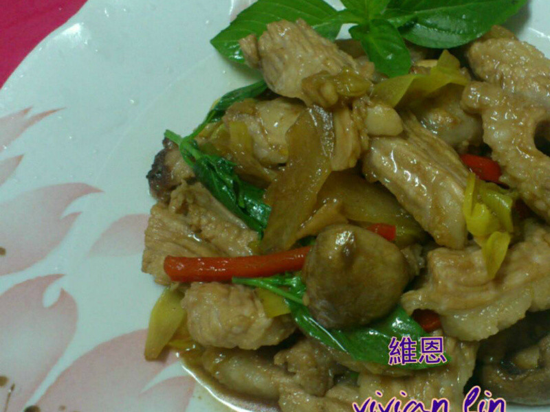 塔香磨菇佐松板肉的做法