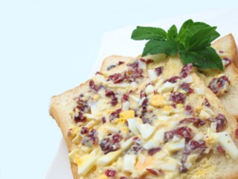 凯萨蔓越莓蛋沙拉佐吐司的做法