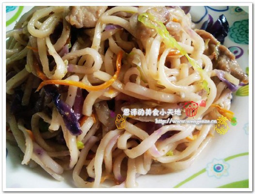 杂蔬肉丝炒面的做法