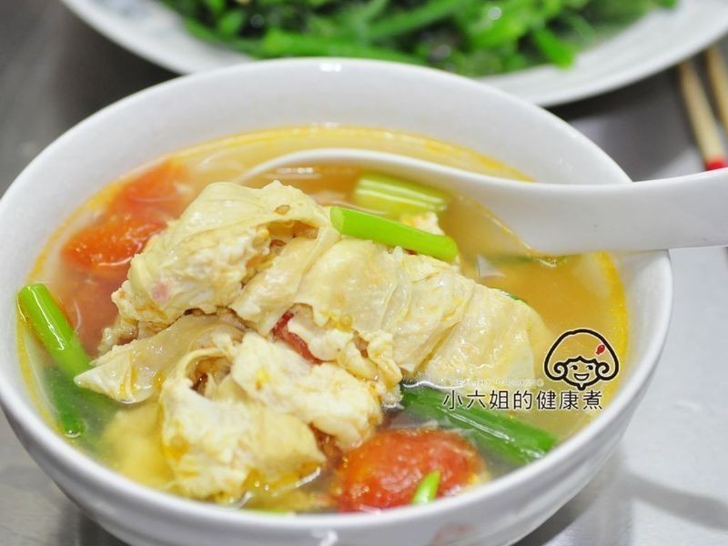 蕃茄豆包蔬菜汤的做法