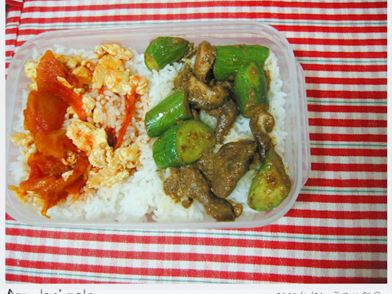 双菜便当?番茄炒蛋 沙茶佐小黄瓜炒香菇的做法