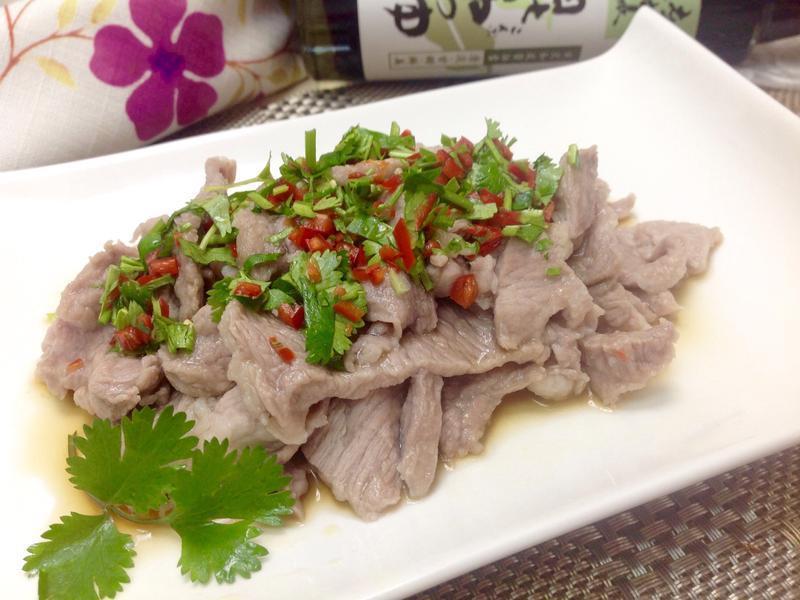 泰式凉拌梅花猪肉片(淬酿开运年菜)的做法