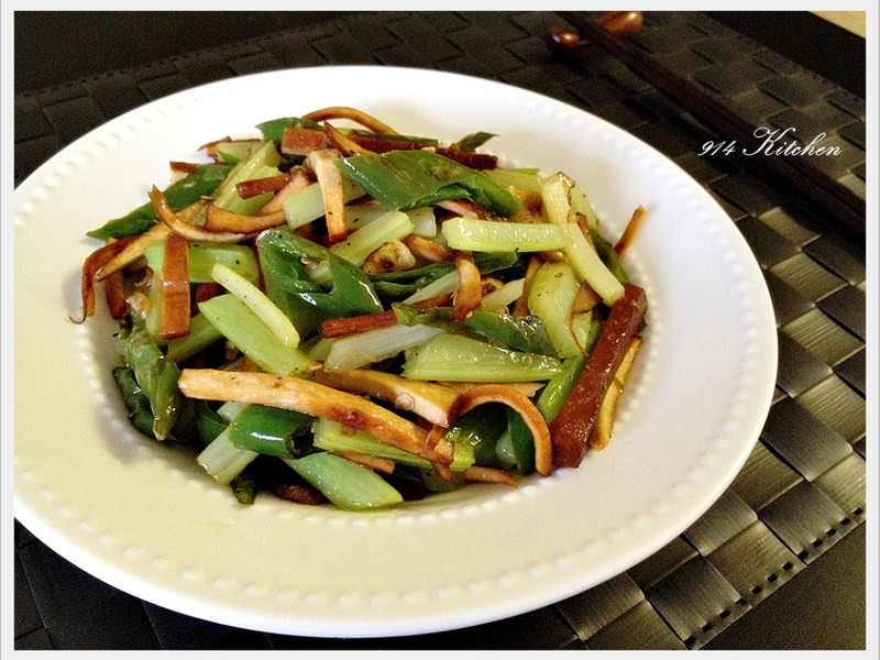辣炒豆干西芹的做法