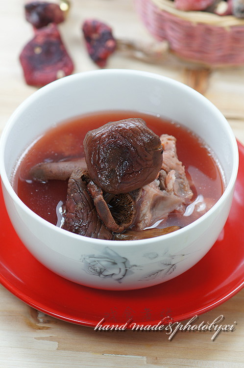 �����ϲ���ȻѪɫ��Ұ������������׵����β���ǵ�����