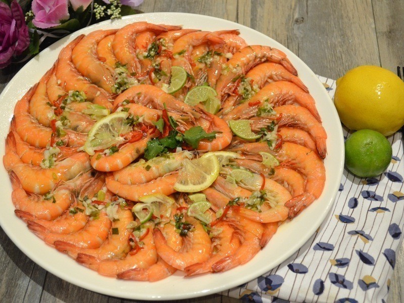 酸辣柠檬蒸虾的做法