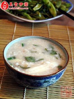 鱼骨莼菜粥的做法