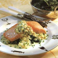 韭葱奶油煎海鳟鱼的做法