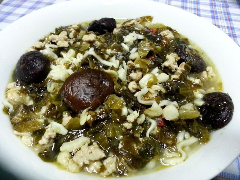 酸菜芋香肉丝汤面的做法