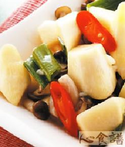 茭白笋炒鸿禧菇的做法