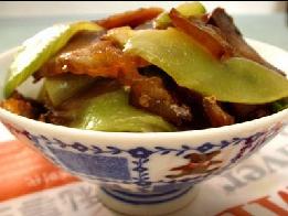 腊肉莴笋片的做法