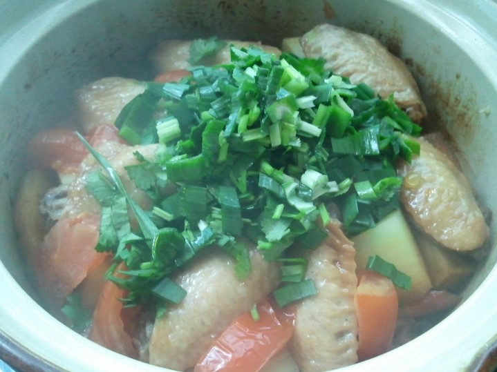 香薯鸡翅煲的做法