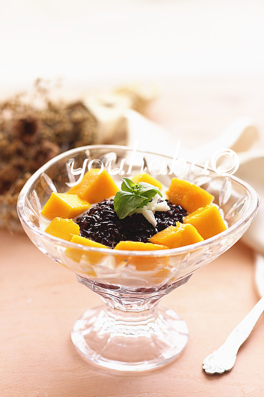 芒果椰浆黑糯米的做法