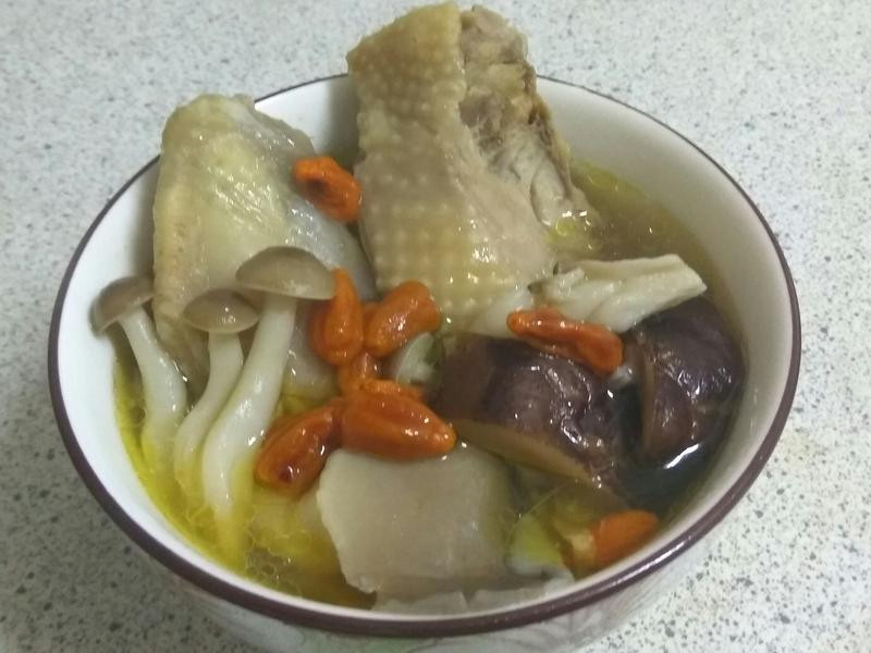 超鲜美菇菇鸡汤的做法