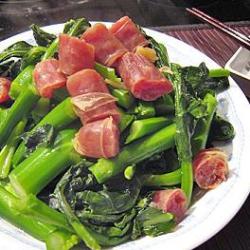 腊肠炒芥兰的做法