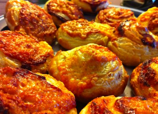 蒜味洋葱酥皮卷的做法