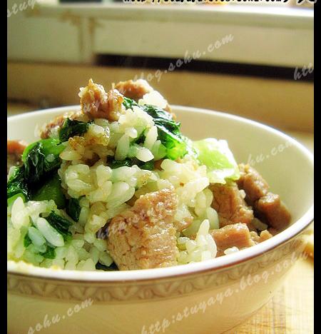 肉丁莴笋叶炒饭 10分钟搞掂一人欢享餐的做法