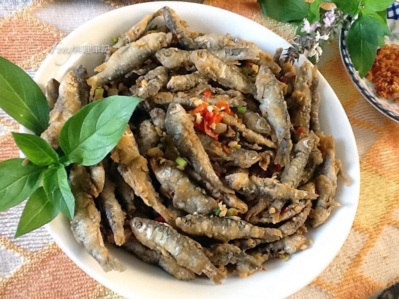 椒盐小溪鱼(炸溪哥)的做法