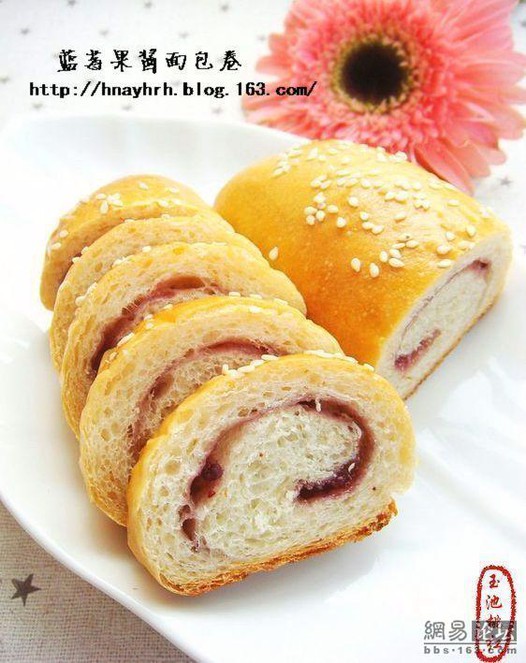 蓝莓果酱面包卷的做法