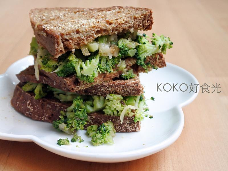 钙健康青花起司三明治的做法