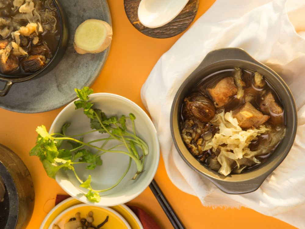 沙参玉竹雪耳猪腱汤的做法